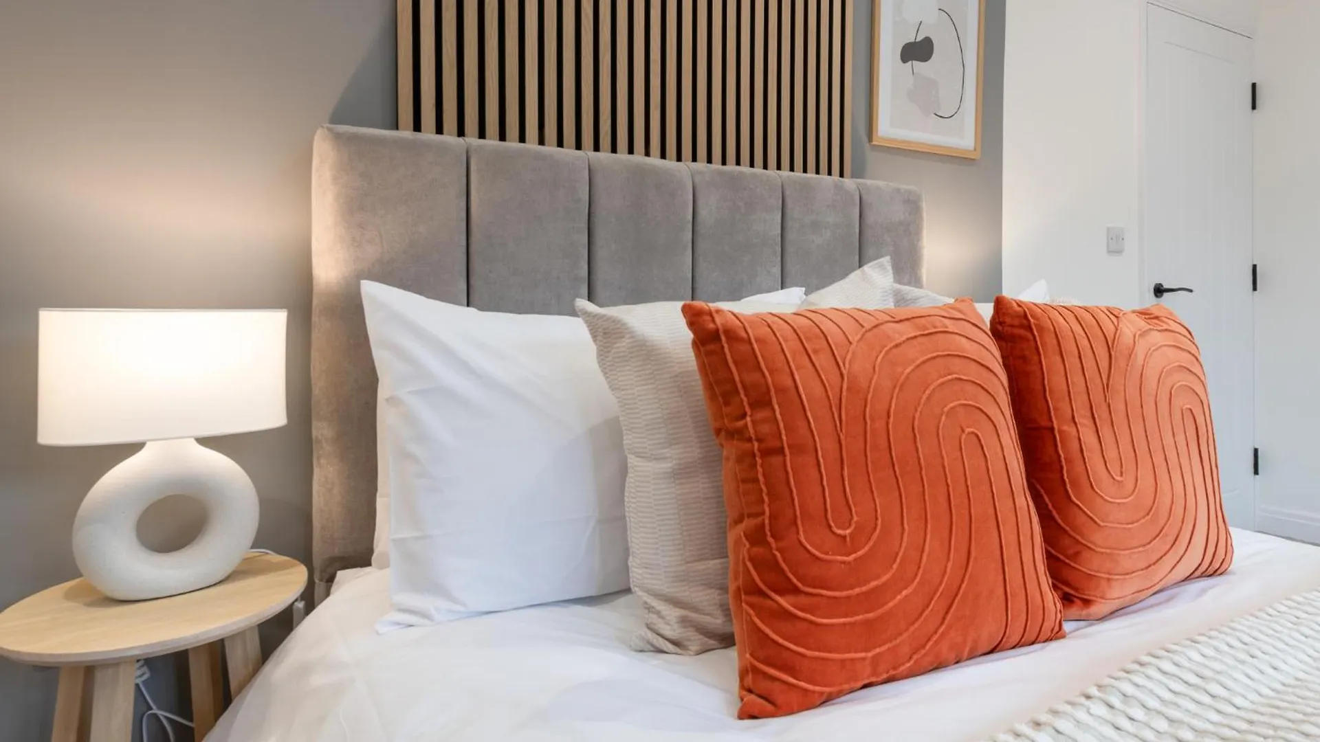 Modern 2-Bedroom House Near Leeds Centre, Ideal For Contractors & Long Stays - Nordstay Holiday home